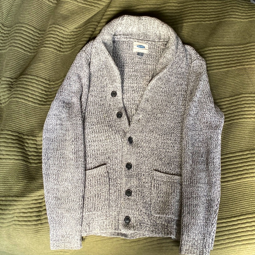 Old Navy heather gray cardigan in good condition. Sz L